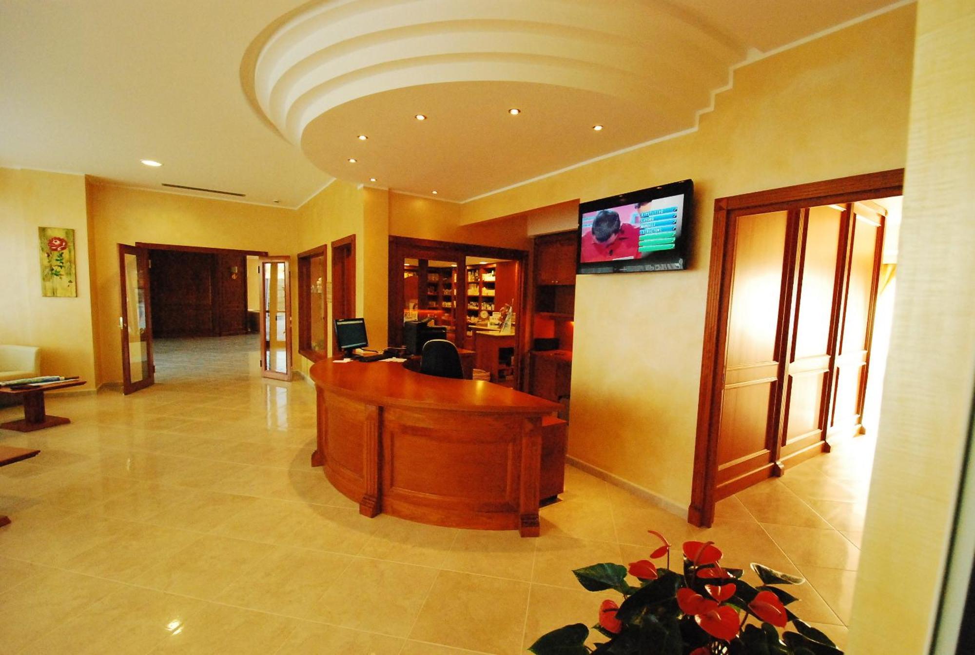 Domus Hotel Bagnoli Del Trigno Exterior photo